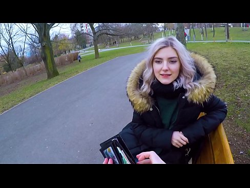 ❤️ Gleypir heitt ásamt ókunnugra fyrir peninga - blástur í garðinum eftir Evu Elfie ☑ Anal klám hjá okkur ❌